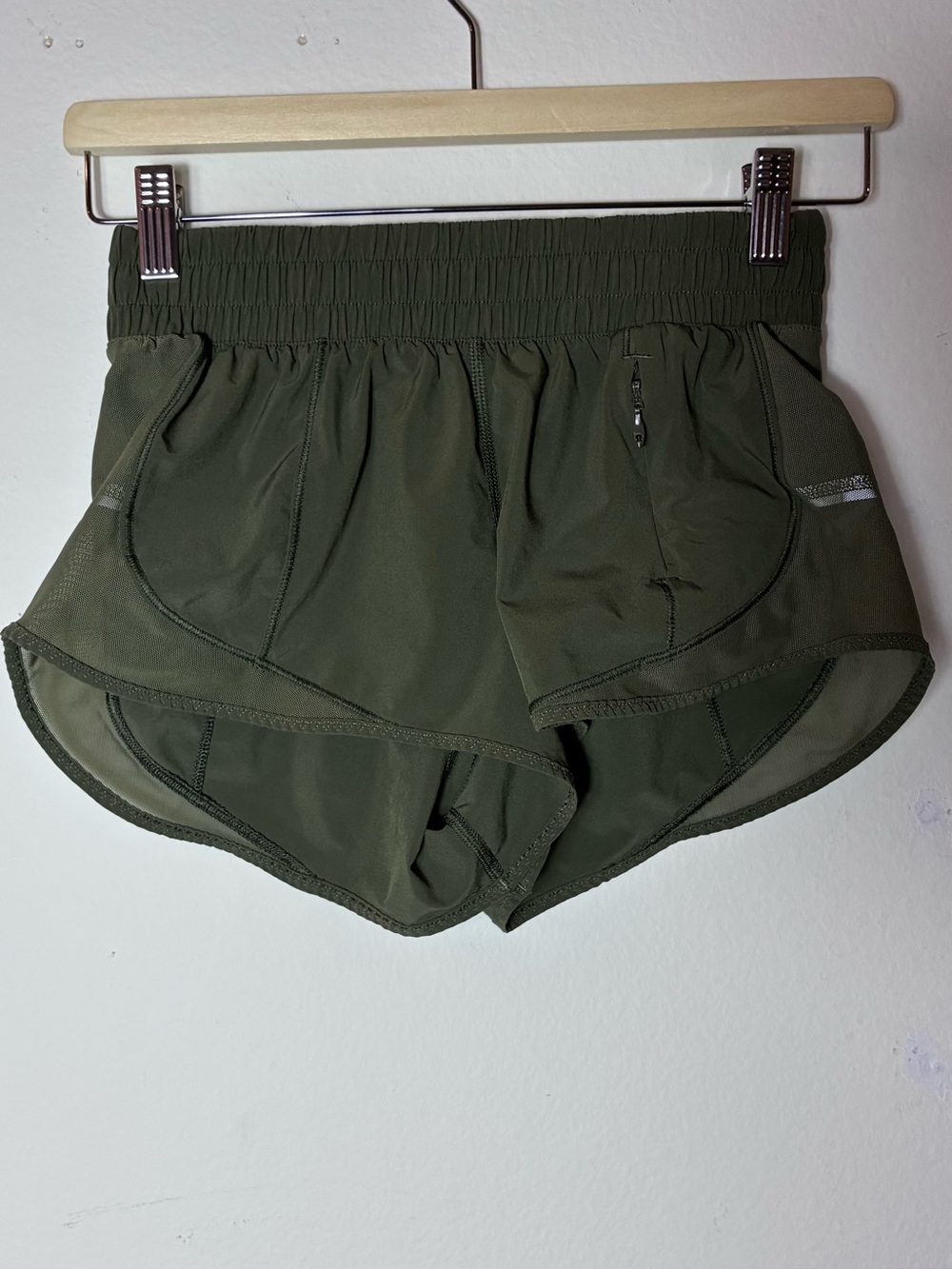Lululemon Hotty Hot Short II Olive Green Size 4 Running Pocket Mesh Gym
